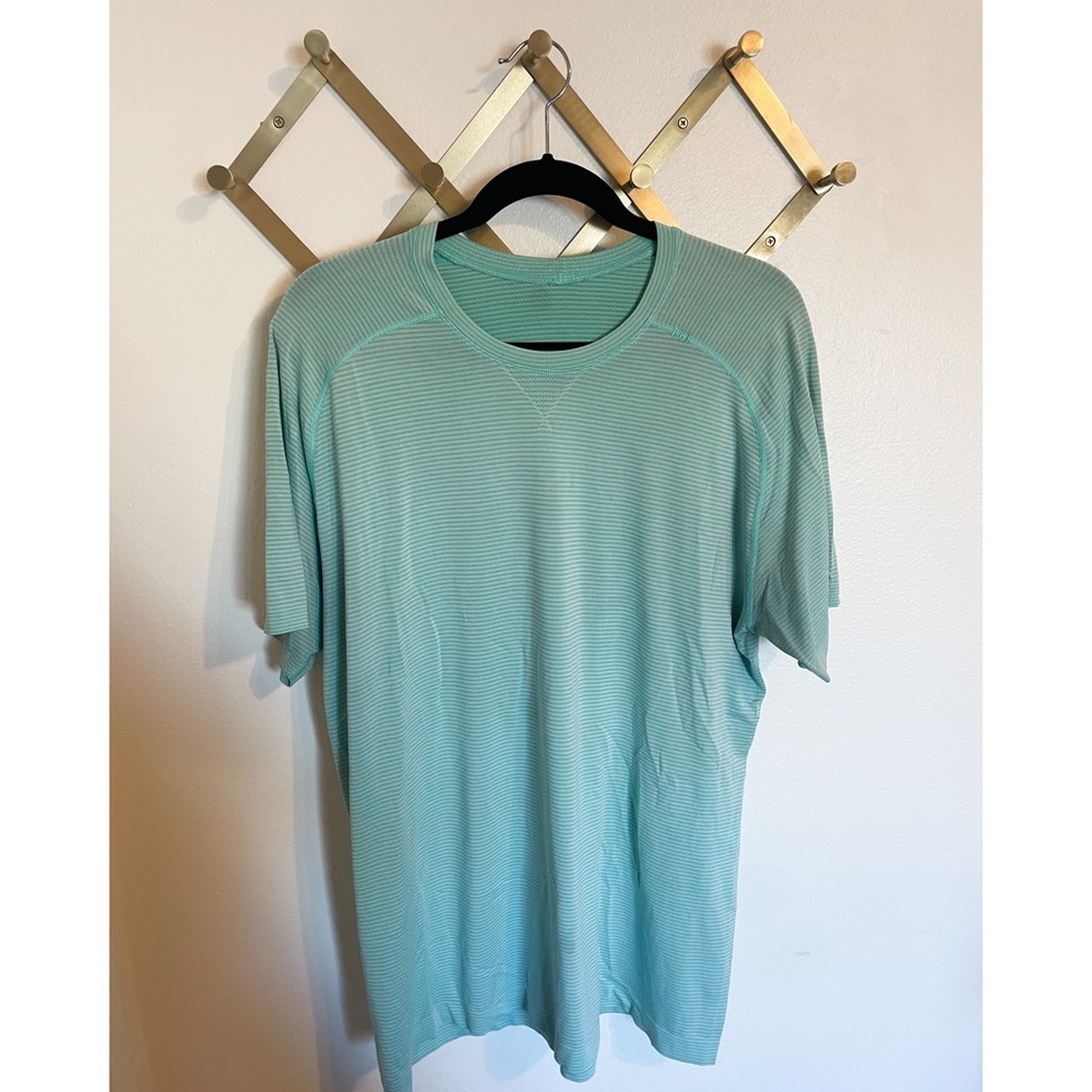 Lululemon metal vent short sleeve, light blue, size XL